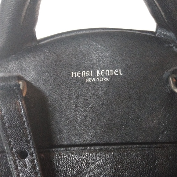 SOLD !!🚨👀Henri Bendel👀🚨 712 backpack - Picture 3 of 8